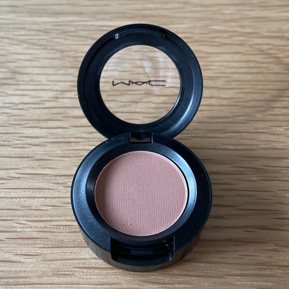 MAC Matte Eyeshadow in Soft Brown